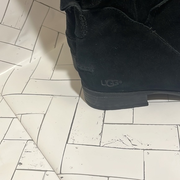 Black suede leather Ugg boots size 9 - Picture 4 of 4